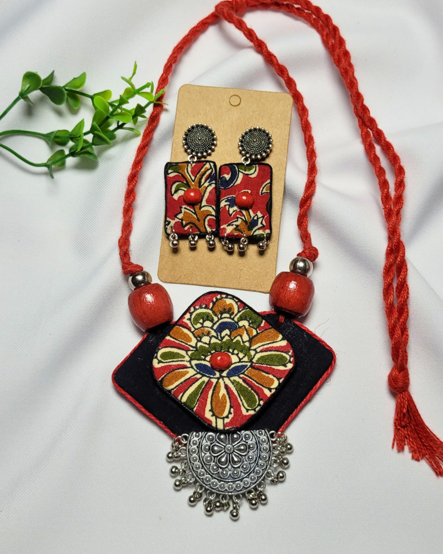 Aarohi Floral Grace Neck Set