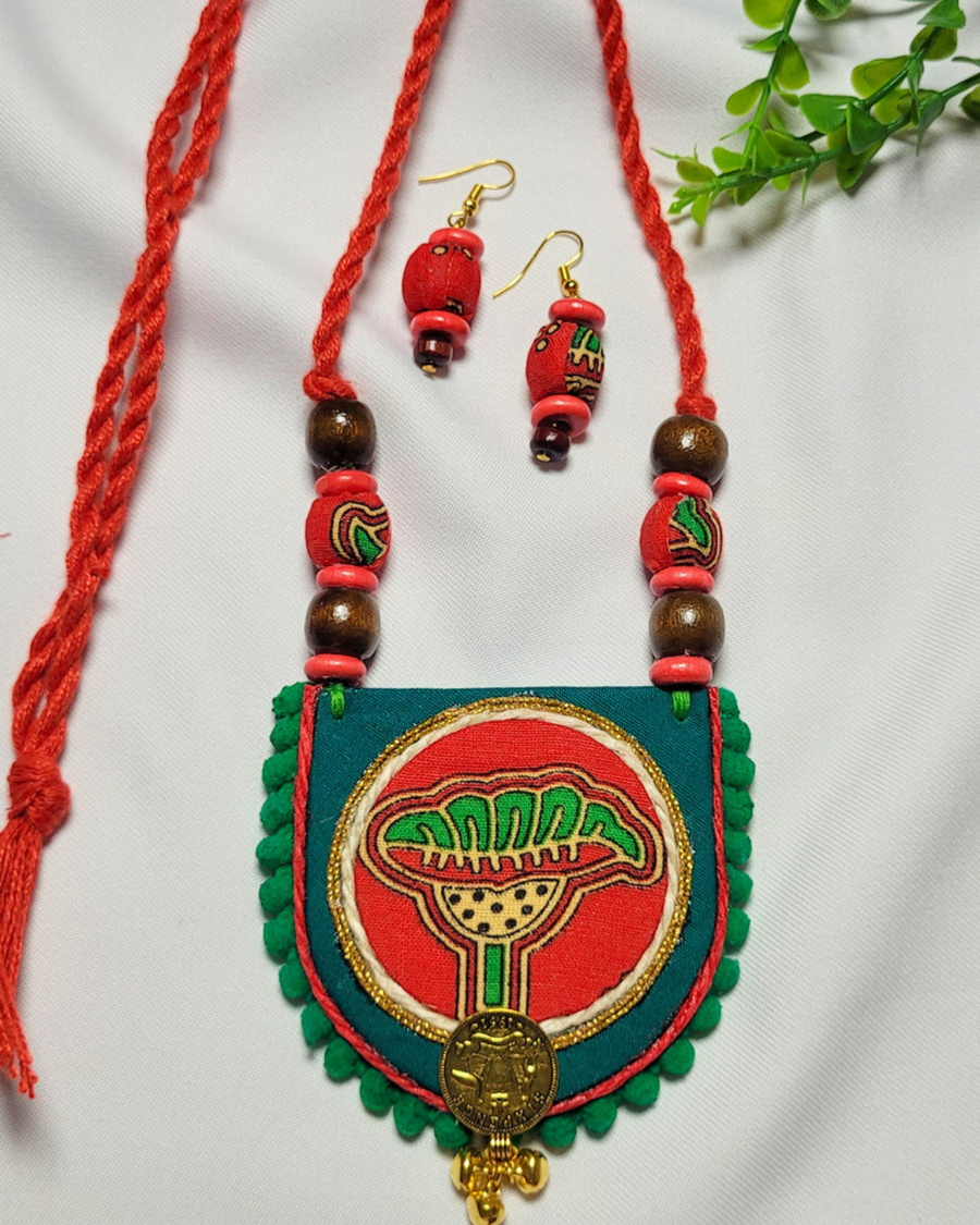 Vanashree Pendant Neck Set