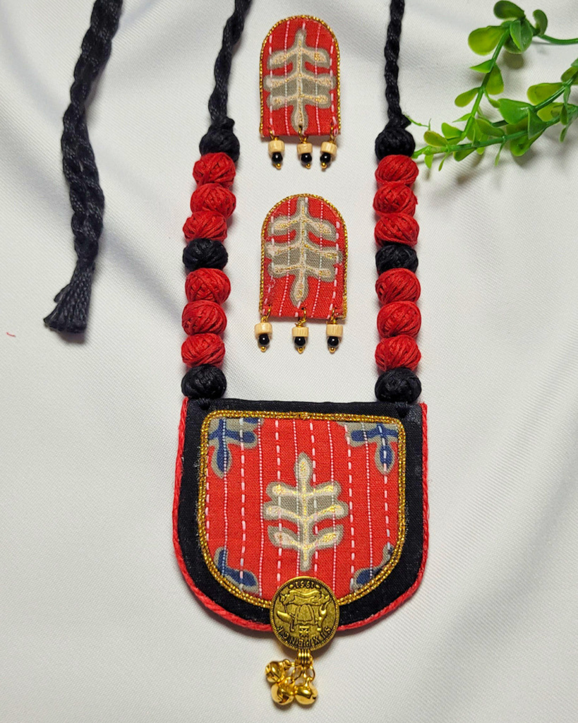 Vintage Coin Grace Neck Set